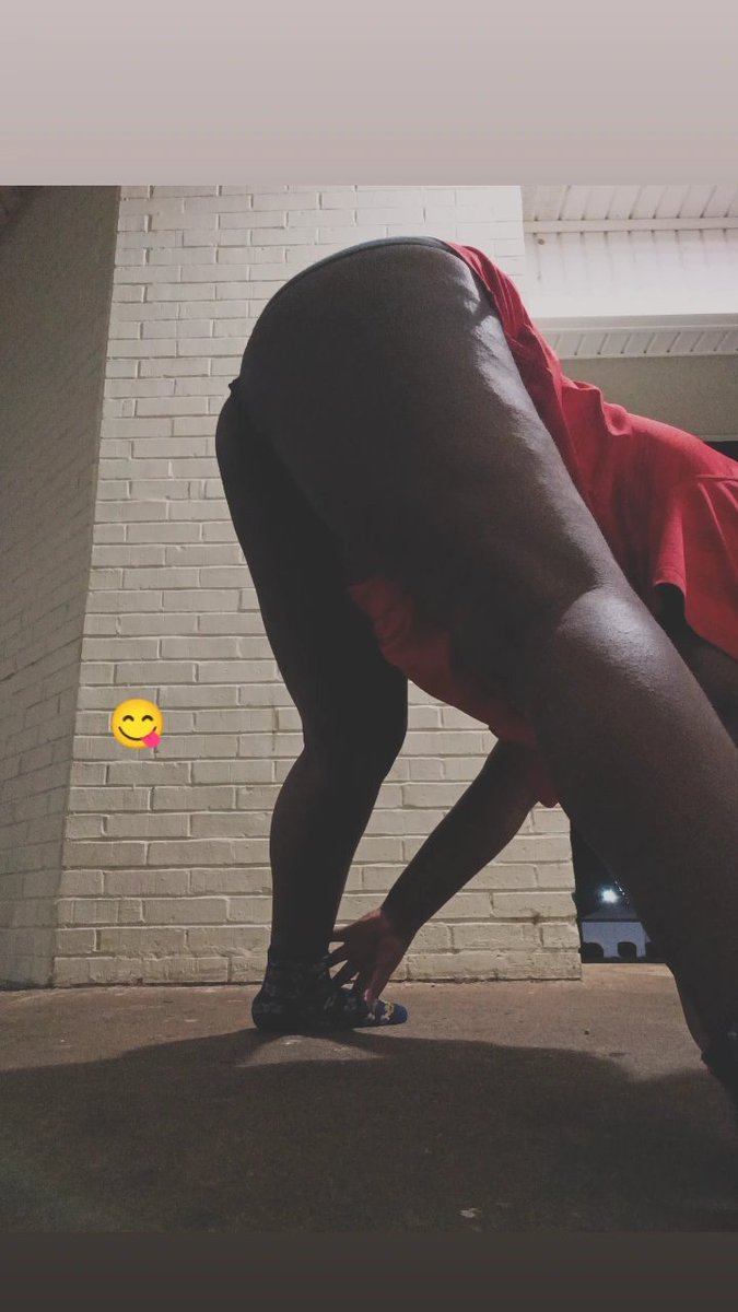 MadLoveJ_'s tweet photo. My football Stance . 🤣😂🏈 

Ready , set , Hut . 😋😘 https://t.co/L5fbJcXoMa