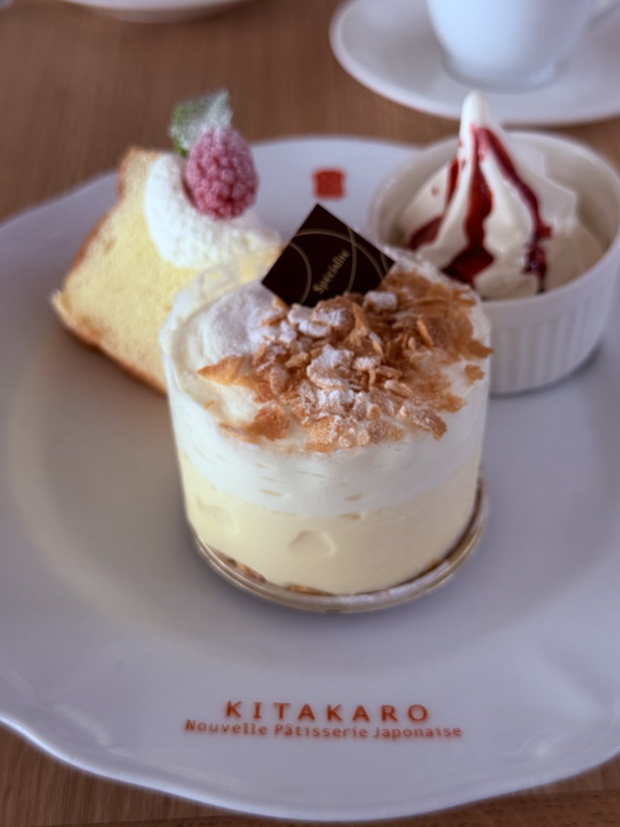 Yoshitabiblog's tweet photo. 北菓楼に来ました✨
そして一番乗り🥹🥹 https://t.co/WEuUg0aZrR