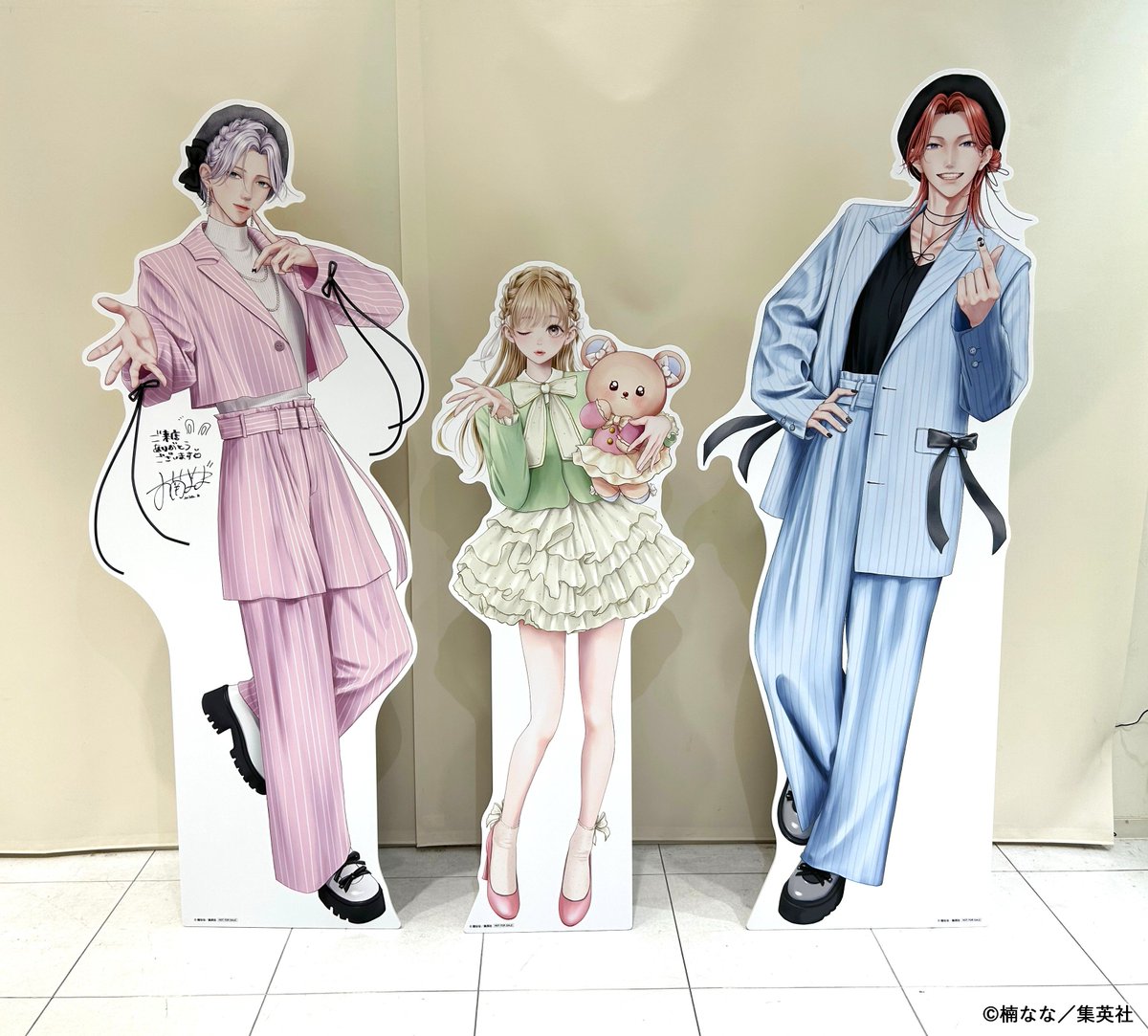 medicos_et_02's tweet photo. ／
『恋するリップ・ティント』POP UP SHOP
開催中🎀
＼
なんと！ 楠なな先生（@nappru_）から
等身大パネルにサインをいただきました✨
お忙しい中ありがとうございました！

お越しの際はぜひご覧ください！ 
 
📅26/8/1(土)～8/13(木)
 📍MEDICOS SHOP新宿
https://t.co/2ZUry4O3qf

#恋するリップ・ティント
