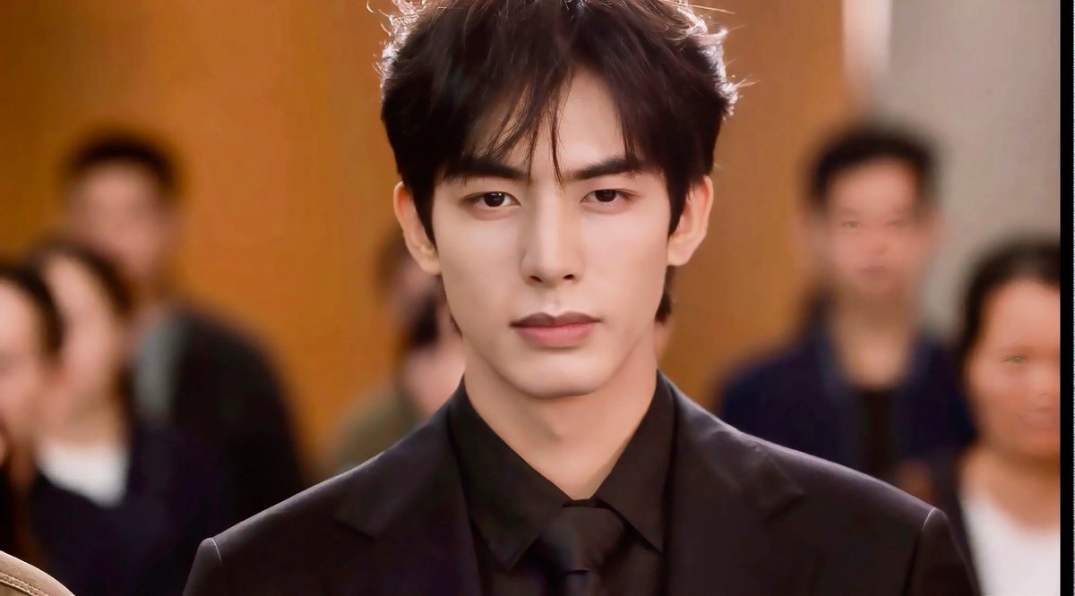 LSWL2020's tweet photo. congrats baby! your performance deserves all the hype and praises it’s receiving👏👏👏 #SongWeiLong #ChenYi #LoveForYou https://t.co/JRPA3fzMbi