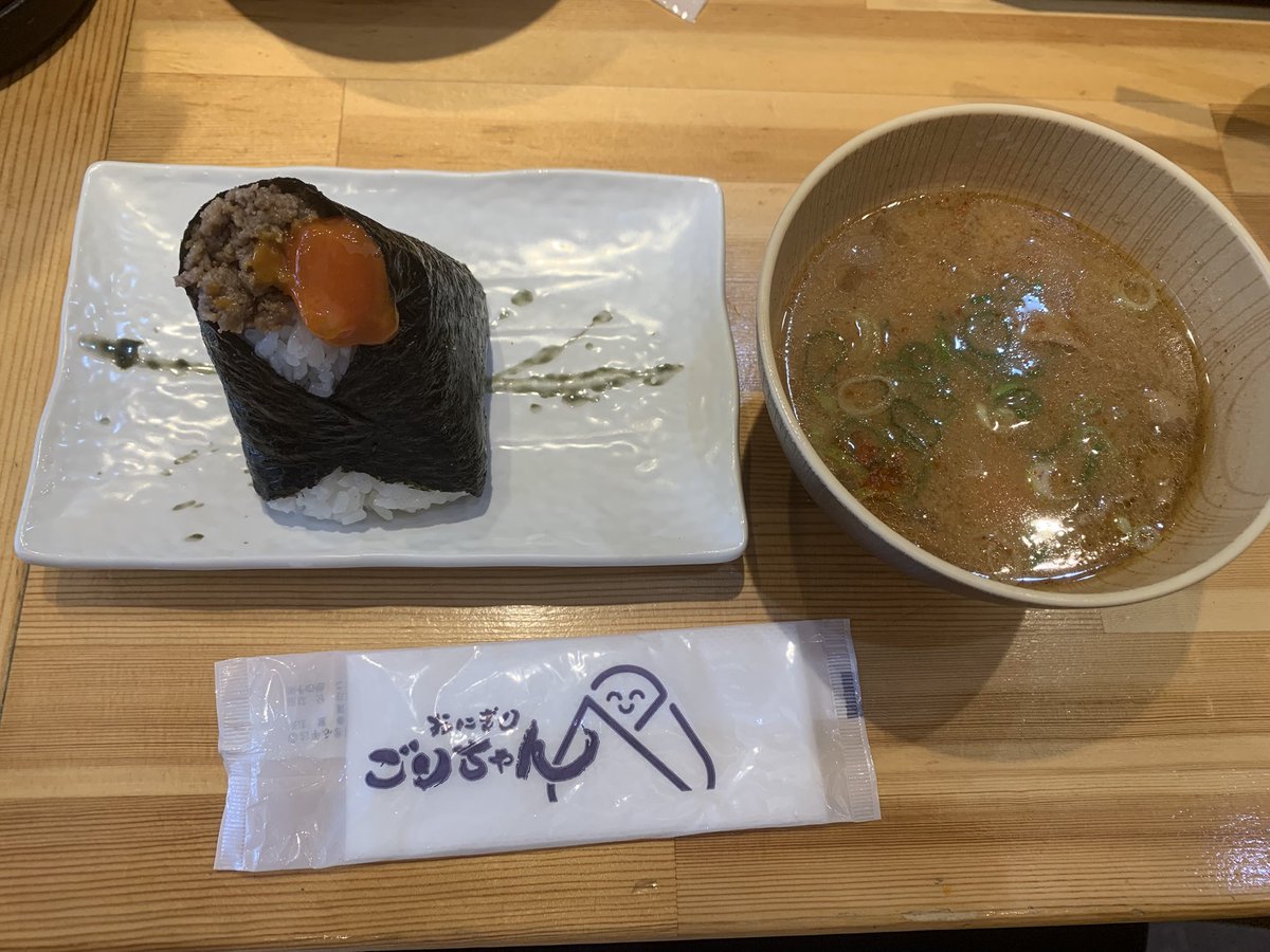 abbe_abbee's tweet photo. 前回の大阪に行った際には行けなかったため、出張の合間に寄り道🍙 https://t.co/8ulyKImoqD