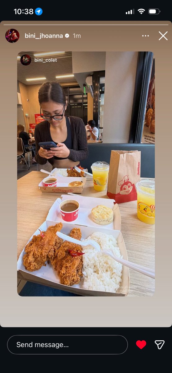 itsamanthuh's tweet photo. BAKIT MAY HOPIA YUNG JOLLIBEE SA AMERICA https://t.co/ZdefV69gfp
