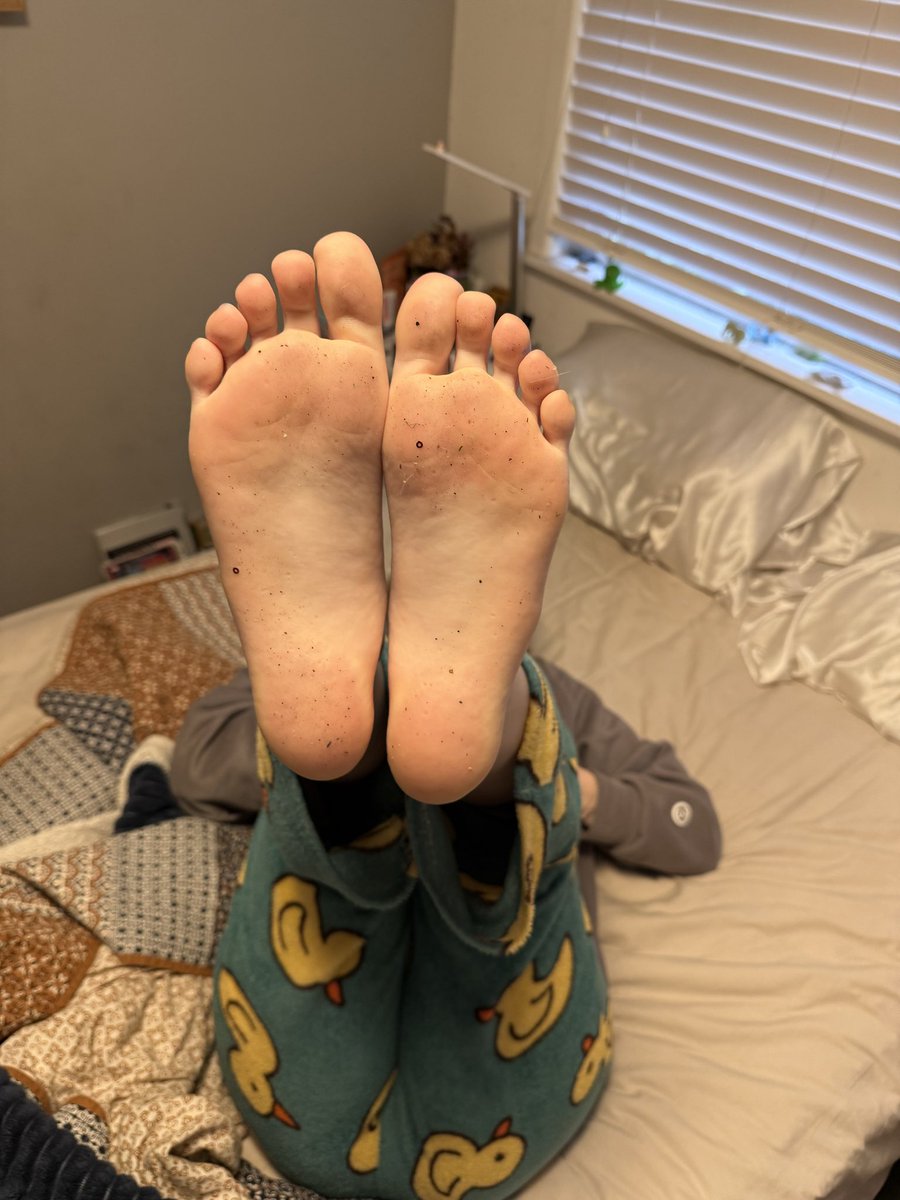 PrincessMissyX's tweet photo. Clean them freak 🥱 #footslave #dirtysoles #soles https://t.co/WFjc3V6C7j