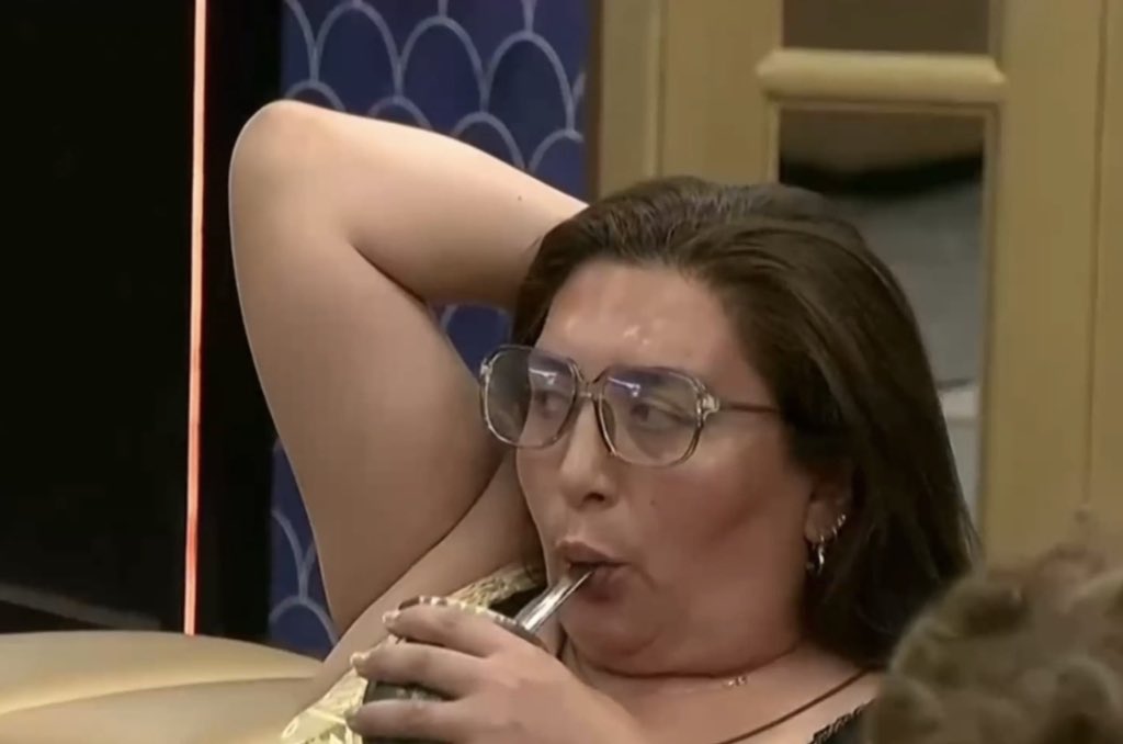 N1LEY's tweet photo. Juanicar o Hanssen. Las demás pueden esperar. 

#GranHermano https://t.co/gBJSSgX0Fk