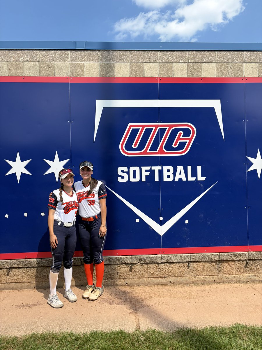 piperheimbrodt's tweet photo. Great camp at @UIC_Softball
Great development and the view from home plate is amazing. Thank you to the coaches and players for an incredible experience. So glad I was able to attend with my teammate @GBacon2029
#UICFlames #Softball https://t.co/UzmBNIw8fm