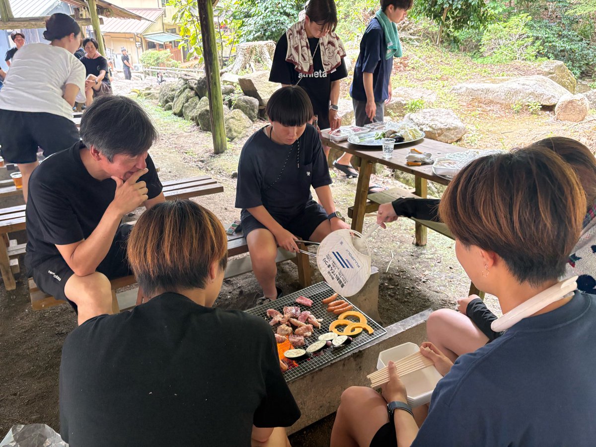 LoveledgeNagoya's tweet photo. チームでBBQを行いました🍖🔥

今年も豊田市にある、【腰掛山荘】さんでBBQを行いました！

手ぶらで行けて、美味しいお肉・魚取りもやりました🔥🐟🎣

楽しくて、最高でした✨
そして、なにより涼しい！！
皆様も是非💓

リフレッシュ完了！！
またみんなで後期再開に向け、レベルアップしますっ🔥 https://t.co/CiI4t3Nom9