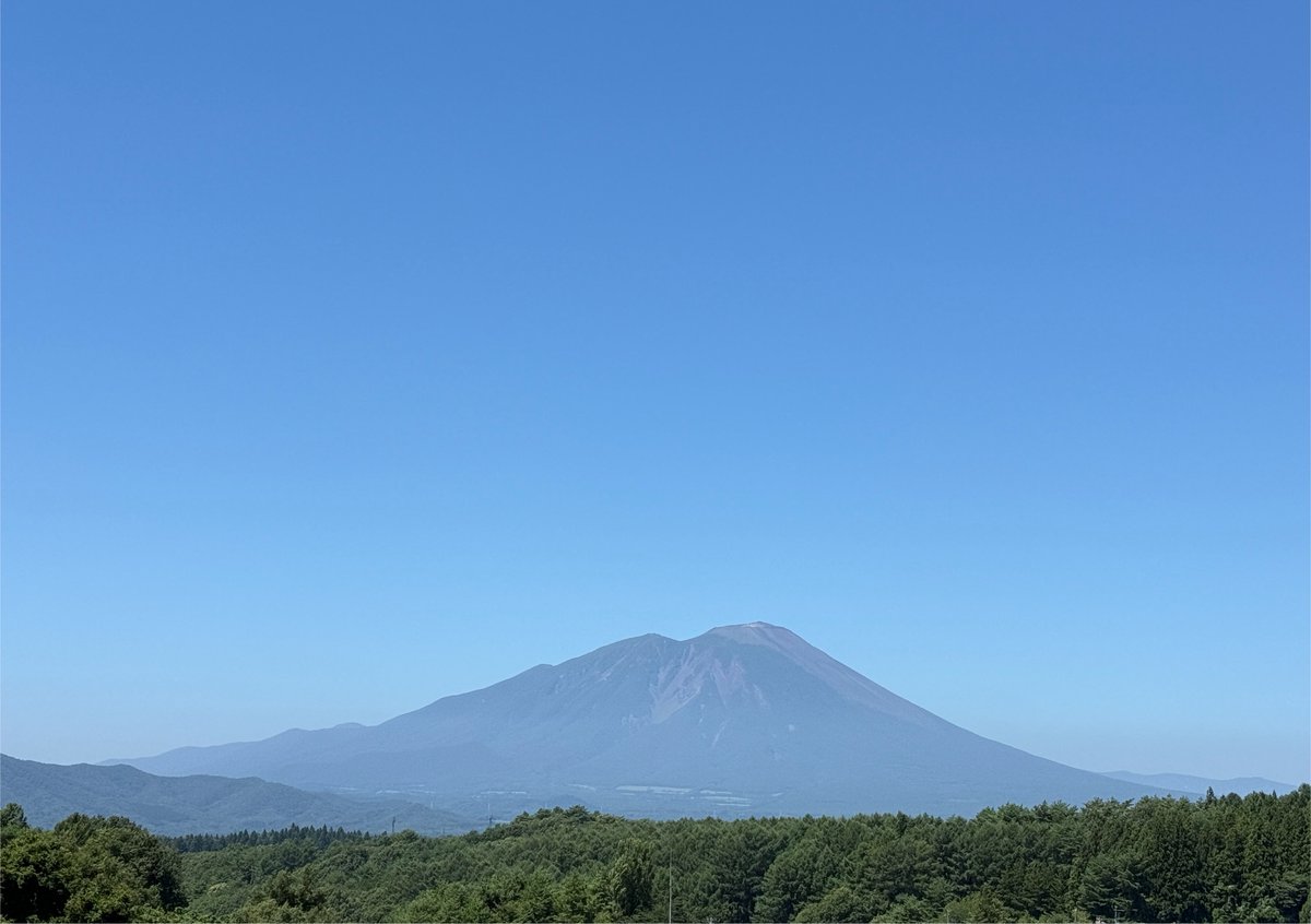 u_ni_7mi's tweet photo. (*｣´□`)｣ﾔｯﾎｰ♡

あおい！
空も岩手山もあおい！
キレイ！
ステキ！

(*´ `)💓

 #岩手山 https://t.co/9IET91JrtI
