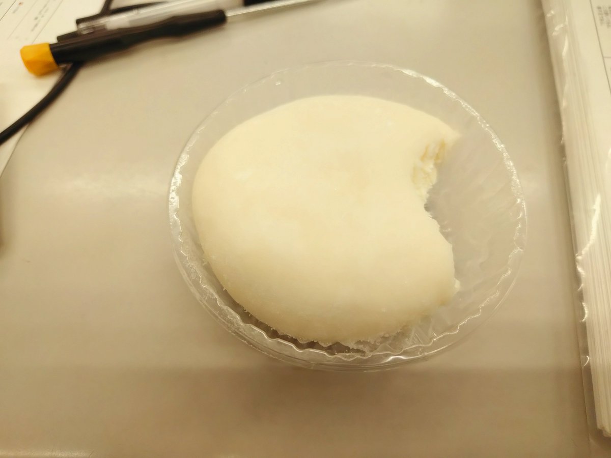 EvNori's tweet photo. #セブンイレブン　#クリーム大福

セブンイレブンのBIG クリーム大福を冷凍庫に入れたら、デカイ雪見だいふくになって、これも美味しかった。 https://t.co/oUTOMgwJCN