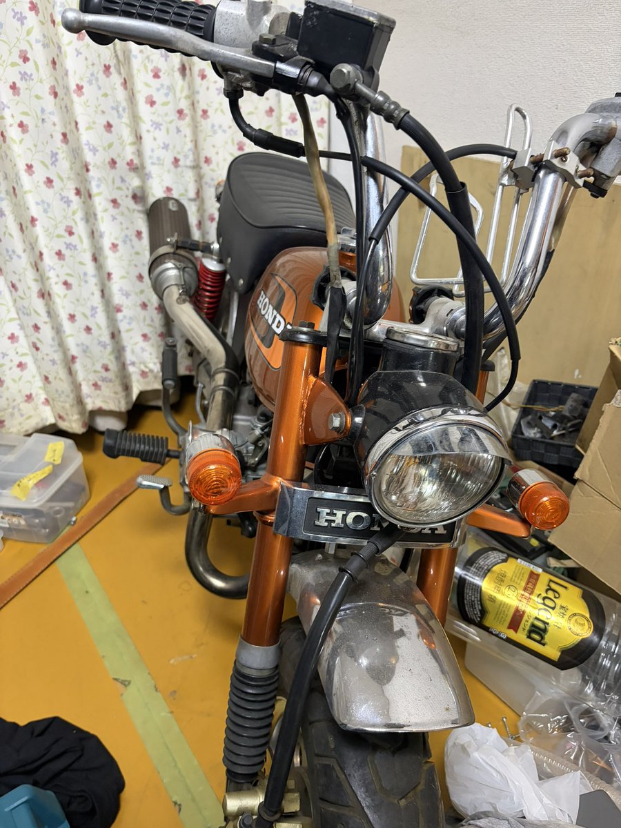 PIERO715ss's tweet photo. モンキー買う人居ます？
カブ90エンジンセル付きキックで始動可
バッテリー変えなきゃセルではかかりません。
リアブレーキ効きます。
フロントはマスターのカバー交換しないとダメです
エンジンかかりますが、アイドリング不安定です。
キャブ清掃で直ると思います。
値段は35万円早期取引値下げ可能 https://t.co/hr93XwRSvy