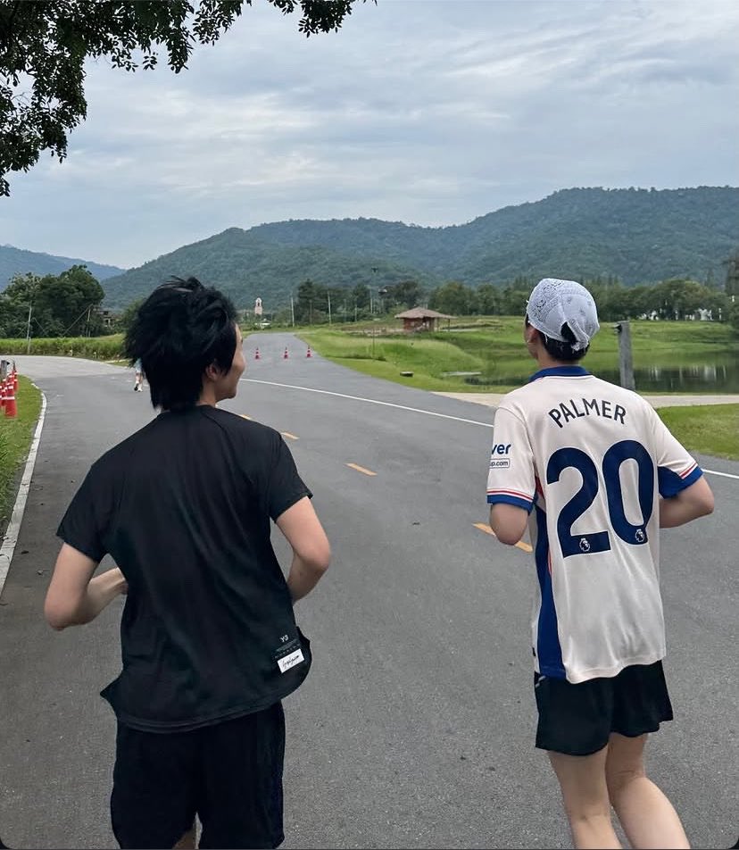 kh1ovele's tweet photo. หนุ่มตี๋ที่รักการวิ่งเป็นชีวิตจิตใจ 🏃🏻⛰️🍃 https://t.co/PlLn9RAnfR