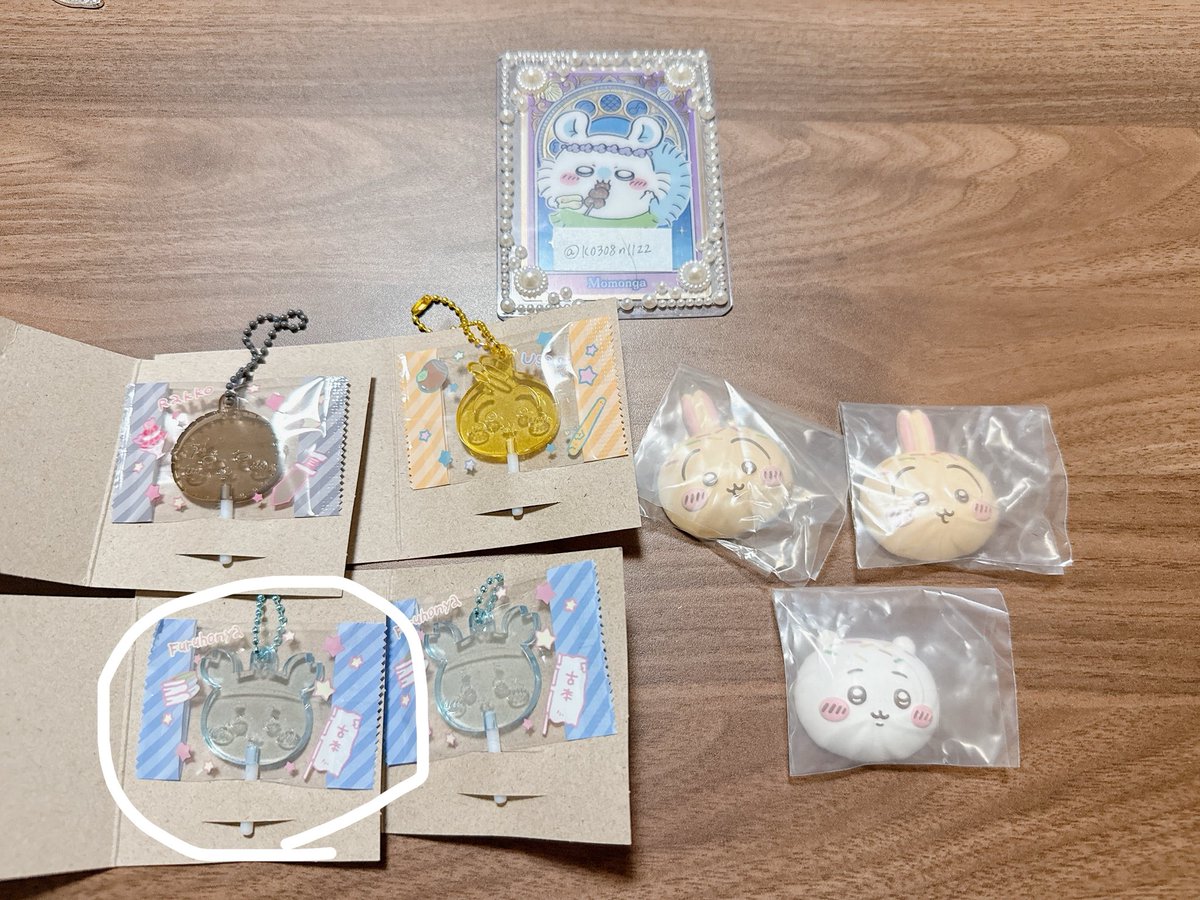 k0308n1122's tweet photo. @yuto_trk 初めまして。検索から失礼致します。キャンディチャームの古本屋1点所持しております。まとめての画像になりますが提示させて頂きます。モモンガとの交換は可能でしょうか？郵送での交換希望です。ご検討よろしくお願い致します。 https://t.co/HM4dBMkN1r
