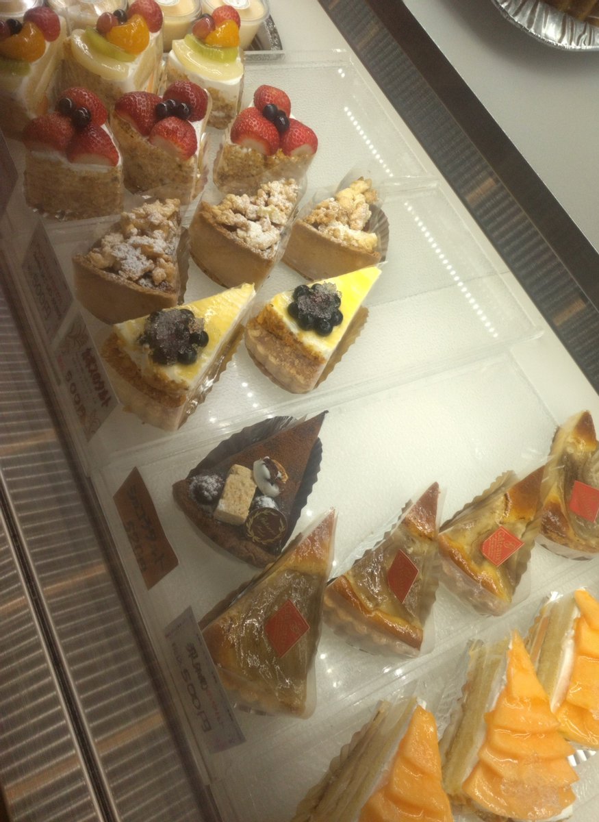 madamumonica's tweet photo. ケーキの店モニカ発！「暑中お見舞申し上げます」この夏　モニカの生ケーキメニュー生クリームスポンジ系を控えてタルト、カップのムース系を増やしました。苺ショートもありますが長時間移動で、クーラーボックス等が無い場合は、遠慮させて頂いてます。御了承下さい。 https://t.co/EaWYlYoicU