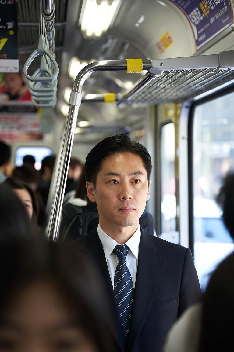ListenLeap_jp's tweet photo. 🧩refrain from 控える、to avoidの意味です

✨電車内の音声ガイドの翻訳はこちらになります💁‍♀️:
「お客さまにお願いいたします。優先席付近では、混雑時には携帯電話の電源をお切りください。それ以外の場所では、マナーモードに設定の上、通話はお控えください。ご協力をお願いいたします。」 https://t.co/485rBFYbKz