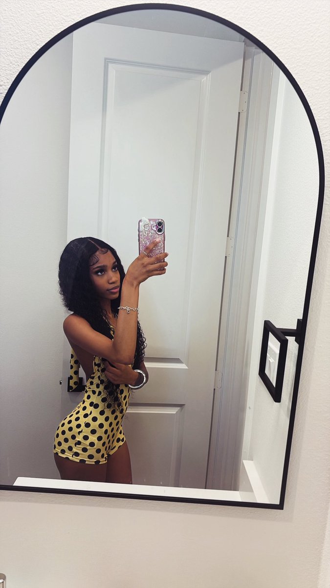misstinybae's tweet photo. I’m trynna get my weight up still #petite https://t.co/d1fwEEenP8