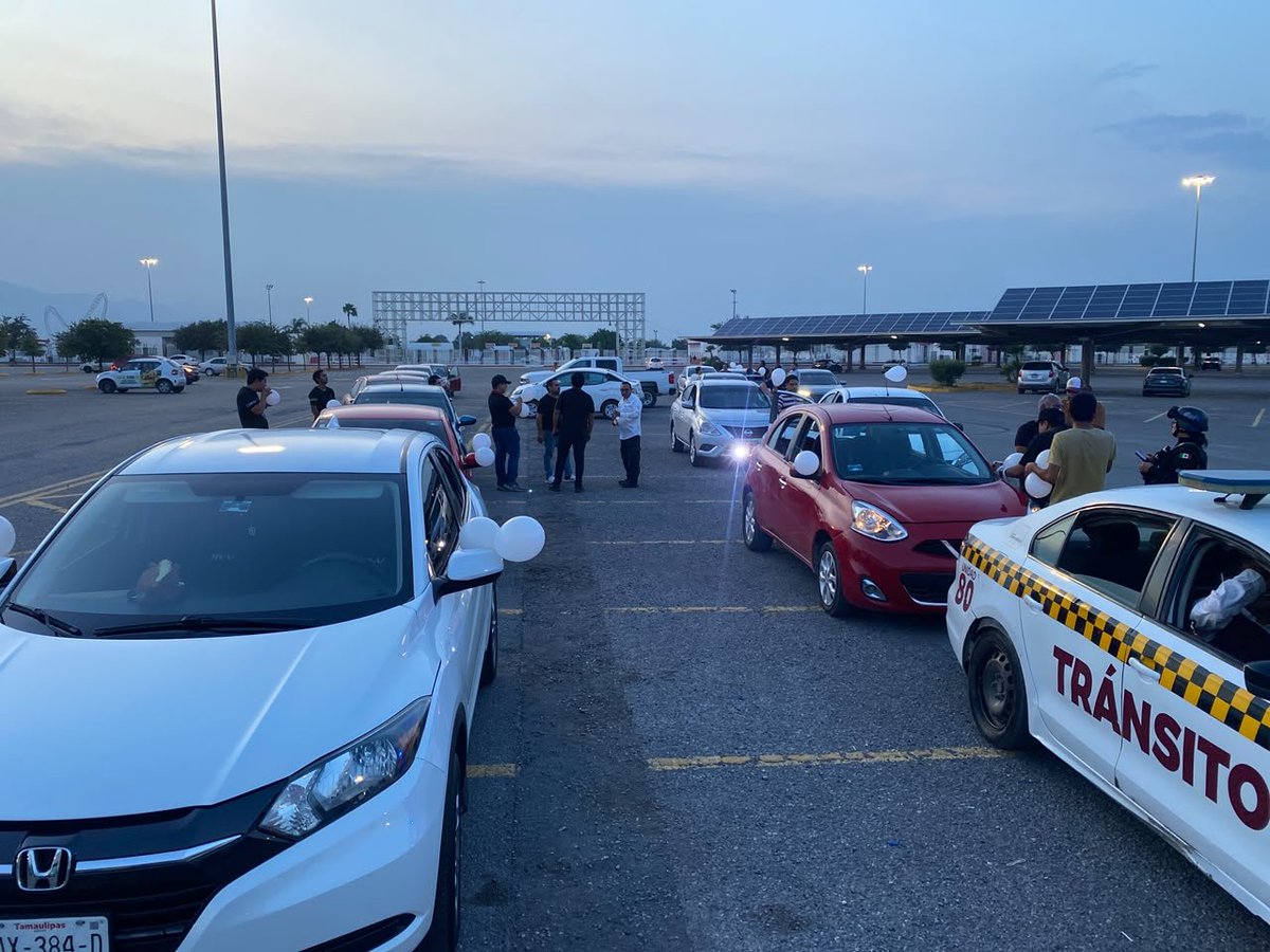 fuente_noticias's tweet photo. ✍️ #TomeNota 🚨🚔🚨 ‘No queremos otro compañero muerto’: operadores de plataforma exigen mayor seguridad tras fallecimiento de conductor
 https://t.co/EGWffPpoTr https://t.co/6PMHa5qZG3