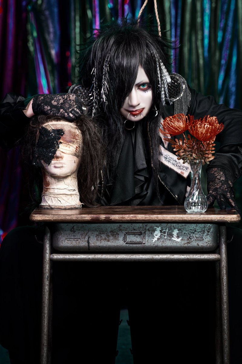 dkbr_info's tweet photo. 【新寫眞公開③】

-毒針新章 開幕-

2026年8月8日0時
『影葬』MV Full公開

Vo.祈
@dkbr_inori https://t.co/TJrKYM8ctm
