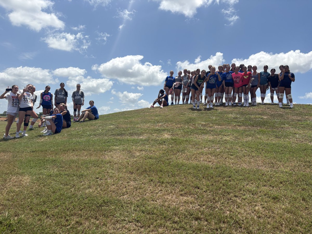 nhs_ladyjayvb's tweet photo. Tryouts are over and we’re halfway through our first week of practices. We’ve seen tons of hardwork and can’t wait for everyone to see all of it show at our scrimmages on Friday &amp; Saturday ! Come out and support your Lady Jay Volleyball teams at both JH schools! GO LADY JAYS!💙 https://t.co/zx514eSGoh