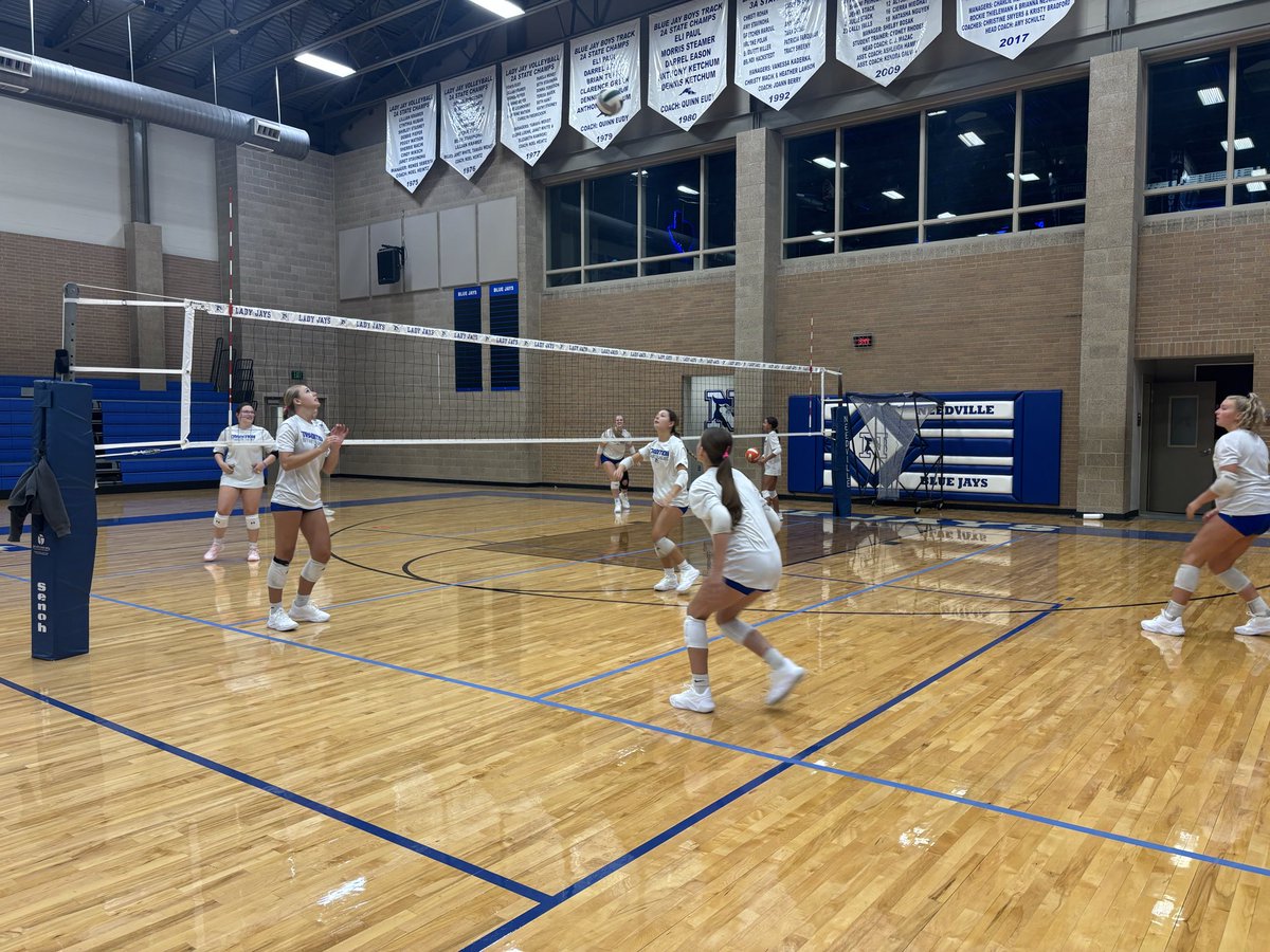 nhs_ladyjayvb's tweet photo. Tryouts are over and we’re halfway through our first week of practices. We’ve seen tons of hardwork and can’t wait for everyone to see all of it show at our scrimmages on Friday &amp; Saturday ! Come out and support your Lady Jay Volleyball teams at both JH schools! GO LADY JAYS!💙 https://t.co/zx514eSGoh