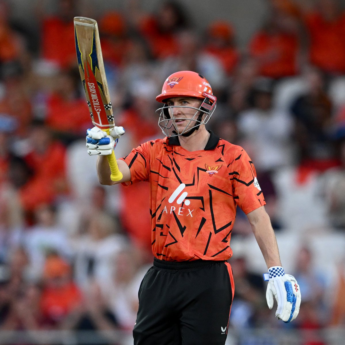 cricbuzz's tweet photo. MAYHEM AT HEADINGLEY!

Sunrisers Leeds smashed the highest total in Hundred history - 2⃣4⃣1⃣, including a whopping  2⃣1⃣ sixes - also a record 🤯

London Spirit fell short by 37 runs, but David Willey smashed an unbeaten 83 👏

#TheHundred https://t.co/PqxxlBCUDw