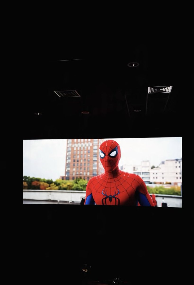 fa2004l's tweet photo. #spiderman 
أكثر فيلم أنتظرته ونال على إعجابي🕸️🕷️🖤 https://t.co/jgXyKsz0TA