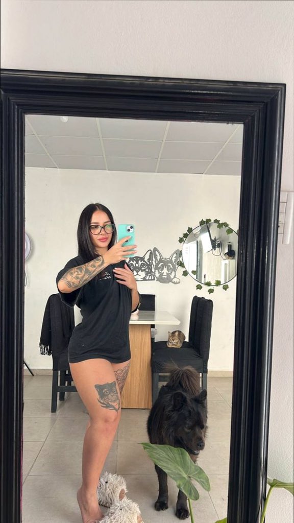 KendraBeckdx1's tweet photo. idk what i'm doing here but distract me https://t.co/JpfoQvACjs