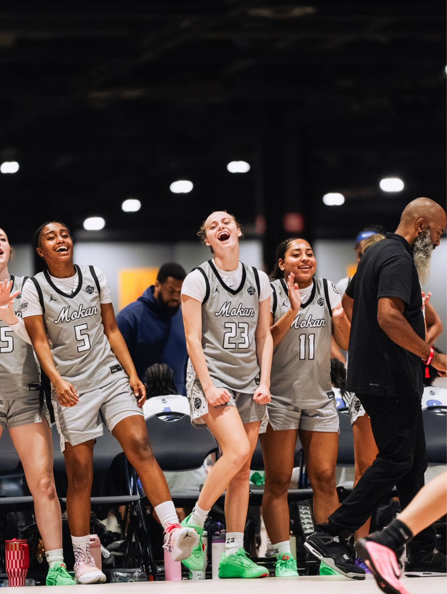 rileyheinmo's tweet photo. 3 years chasing the goal of EYBL. This summer MOKAN gave me a shot. We started 2-3, won 14 straight into brackets inChicago, a run I'll never forget. Thank you to  coaches, teammates, &amp; family. This goal showed me I can make it, but also how far I have to go. That work starts now https://t.co/2RrkJXvfwD