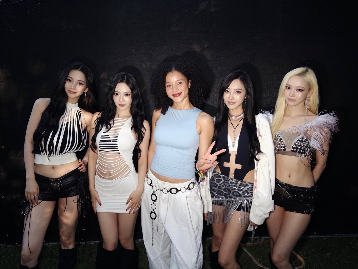 winteraphy's tweet photo. aespa with Chase Infiniti at Lollapalooza ❤️‍🔥 https://t.co/c3hUgNnFJK