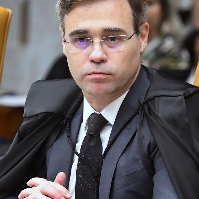 ribeirotrilhas's tweet photo. •Sicario foi calado muito antes de dar um pio🙊 •Vocaro preso,incomunicável, sem delação, sem advogado 🙈 • ministro responsável pelo caso,calado diante dos crimes de: roubo, desvios de dinheiro,corrupção e alta traição à pátria🙉 🤔🤔🤔@ MinAMendonca🤔🤔🤔 https://t.co/ADbaQ6JKtb