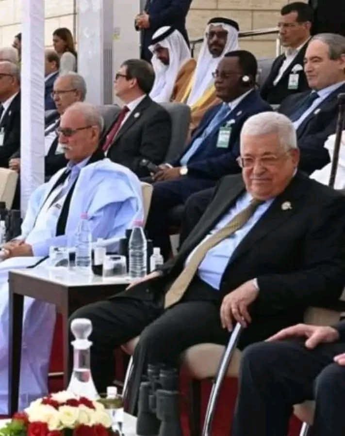 SHaiim64573's tweet photo. حينما هاجمت الجزائر المغرب سنة 1963 ودخلت حدوده جميع الدول العربية وقفت مع الجزائر ضد المغرب و بعضها أرسل قوات عسكرية لهزيمة المغرب، 
حينما قررت فرنسا إنشاء دولة موريتانيا واعترض المغرب لأن شنݣيط كانت مغربية فساند العرب موريتانيا وتونس بورقيبة وقفت بكل شراسة ضد المغرب،
حينما نشأت عصابة تريد تقسيم المغرب هبت الدول العربية من سوريا إلى ليبيا لدعم العصابة و تقسيم المغرب،
حينما أنشأ المغرب المستشفيات و الجامعات و الطرق و وهب الأدوية و الأفرشة "وهو دولة فقيرة ومحتاج لكل هذا" لفلسطين قام عباس ثم عرفات قبله بالجلوس جنب زعماء الانقسام بدون حرج،
حينما قامت مواجهة بين المغرب و إسبانيا على جزيرة ليلى العرب ساندوا إسبانيا ووقفوا معها ضد المغرب،
حينما ساهم المغرب بجيشه في حرب الجولان تخلى العرب عن الكتيبة المغربية في أكبر حركة خيانة جعلت الجنود المغاربة يطحنون بدون شفقة لأن الغطاء الجوي السوري هرب وتركهم بدون غطاء جوي وحينما بلغ الأمر الحسن الثاني أحس بالغدر و صدام حسين كان الزعيم الوحيد حينما علم بتواجد جيش المغرب وحده في الجبل ضد 5 فيالق دبابات و 54 طائرة تقصفه أرسل كل طائراته لمساعدة المغاربة المتبقين على قيد الحياة إلى الانسحاب إلى الوراء. واليوم إسبانيا تحتل مدن وجزر مغربية وكل العرب يساندون الاسبان تحت ذريعة غزة وأن إسبانيا مع غزة بالشعارات والمغرب ظالم، لا يا صديقي هذه ذريعة للوقوف ضد المغرب، المغرب الذي نظم أحسن كأس إفريقيا العرب وحدهم هاجموا المغرب وتنظيمه رغم أنه وفر لهم كل شيء وتآمروا عليه حتى افشلوا له تنظيمه الرائع واليوم تقول لي فلسطين و ايران و مصر.... أقول بكل ثقة فليذهبوا للجحيم الأبدي وليغرقوا في ظلمات الألم و لتسقط راياتهم كلهم لا يهمنا أي أحد، في هذه الارض ليس لنا إلا الله و ملكنا وأرضنا و شعبنا وبس وأي مغسول دماغ عقله هنا ودماغه في الشرق أقول له ارحل عندهم إن كنت رجلا فلا مكان لنصف مغربي بيننا.💁🏻‍♀️
@𝑺𝒉𝒐𝒎𝒚𝒂 𝒉𝒂𝒊𝒊𝒎