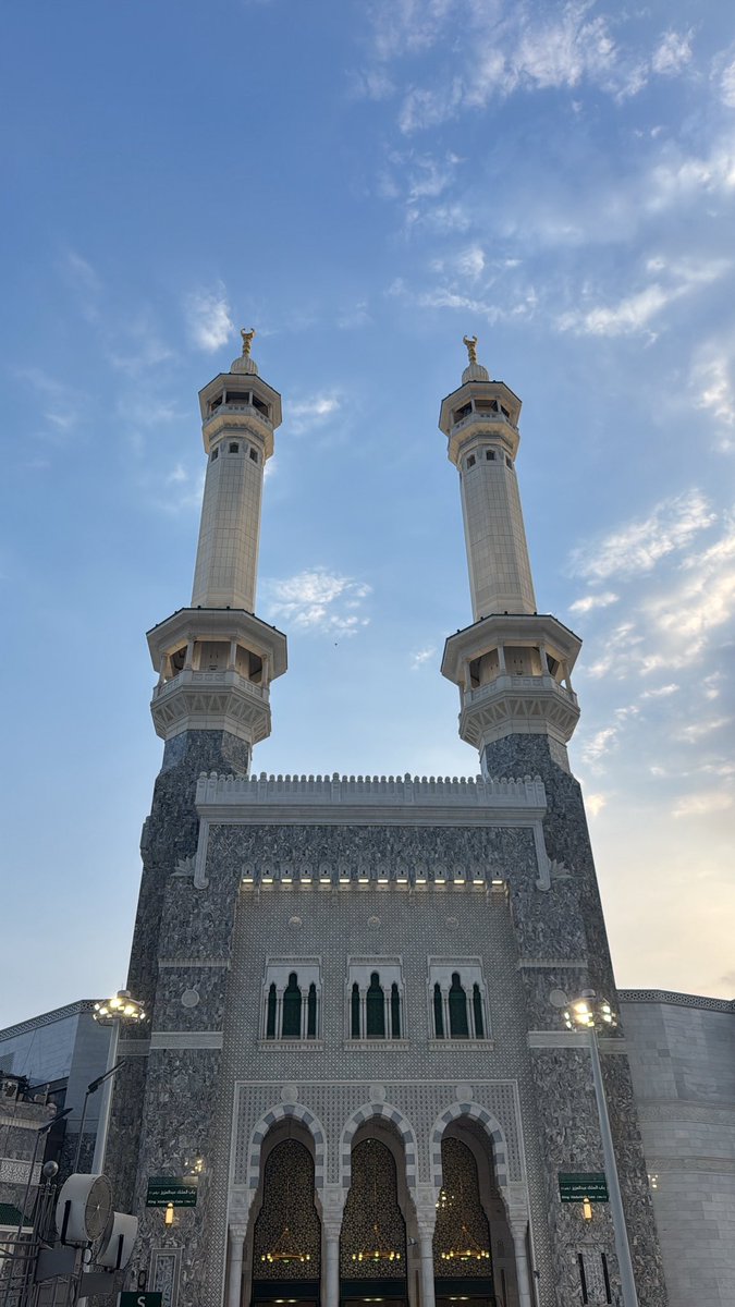 H_1BUK's tweet photo. وقالوا به داءٌ قد أعيا دواؤه 
وقد علِمَتِ النفس مكان شِفائيا
.
#مكة_المكرمة 
#الحرم https://t.co/XMno7wcAF1