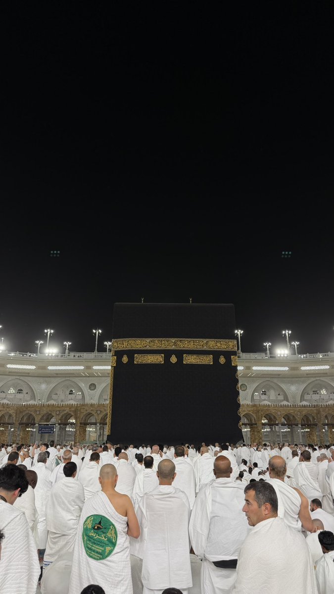 H_1BUK's tweet photo. وقالوا به داءٌ قد أعيا دواؤه 
وقد علِمَتِ النفس مكان شِفائيا
.
#مكة_المكرمة 
#الحرم https://t.co/XMno7wcAF1
