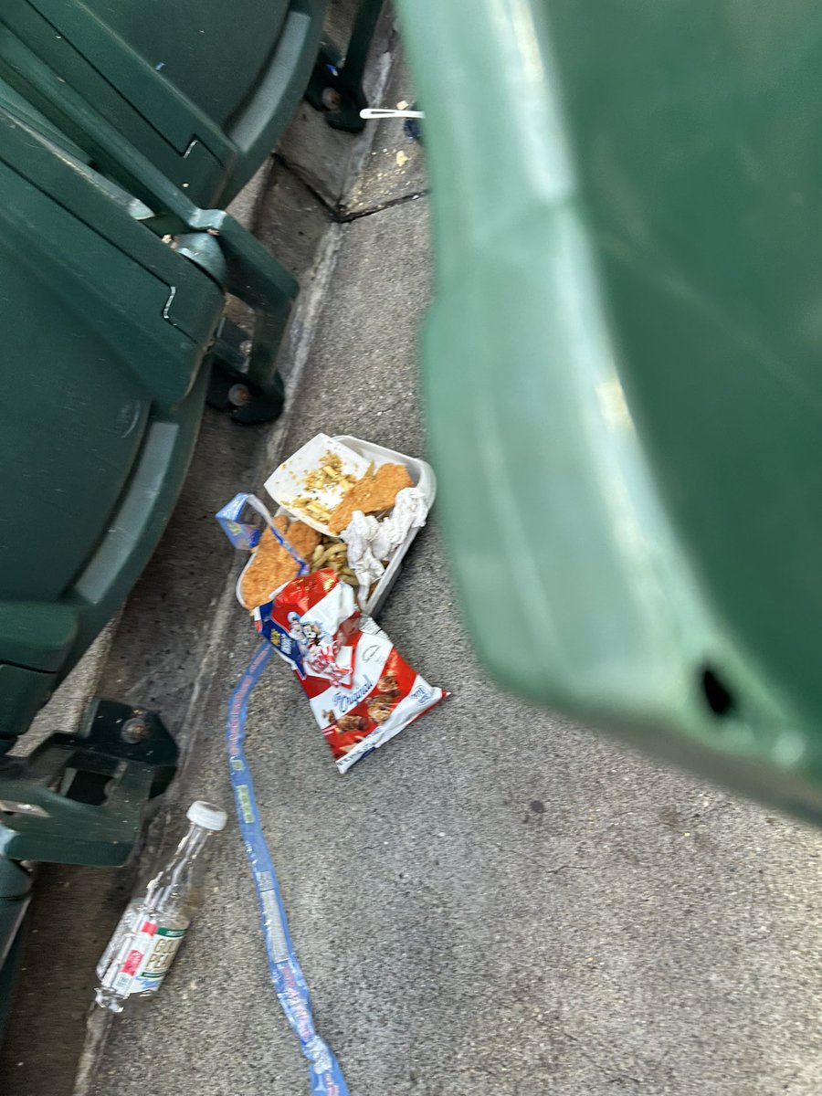 MrPottswith2Ts's tweet photo. $17 for this person behind me to eat NONE of the chicken tenders and half of the garlic fries. Dawg. Also, you can just order the fries for less money. https://t.co/Hd9RlJli2J