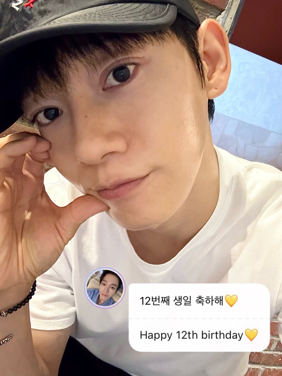 enjieLou's tweet photo. Jongdae sending congratulatory message on bubble for Eri day 💛 #첸 #CHEN #첸버블 #종대버블

🦖: Happy 12th birthday 💛
🦖: I really hope you are happier than anyone else today 😎
🦖: I love you 💛

Before the wrong people find this, I genuinely believe Jongdae is aware of where certain group fans stand regarding him. Even with all the hate, he still acknowledges the fans within the fandom who have faithfully stood by him and this greeting is meant specifically for them. At the very least, let him greet the people who cherish him and he cherishes in peace, without twisting his intentions.