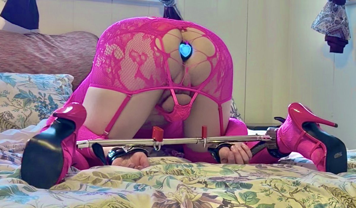 SissyBitchab's tweet photo. Face down, ass up ♥️💙🤍🩵 https://t.co/6ZLhzDQlR2