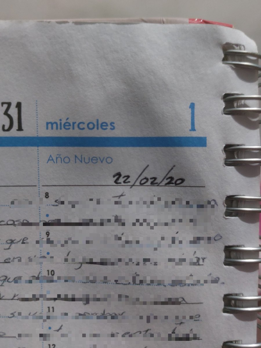 natliacuevas's tweet photo. Despues de 6 años esta agenda paso a ser mi diaro, tengo escrita mi vida desde los 17  y hoy se escribio su ultima pagina con 23 años y con el mismo motivo en la que la empece a escribir, increible! 😶 https://t.co/Nhsz2xqTiT
