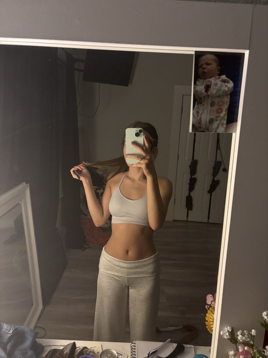 prettynpetite81's tweet photo. Cash App $Karismavukovich https://t.co/QroMCWoVUE