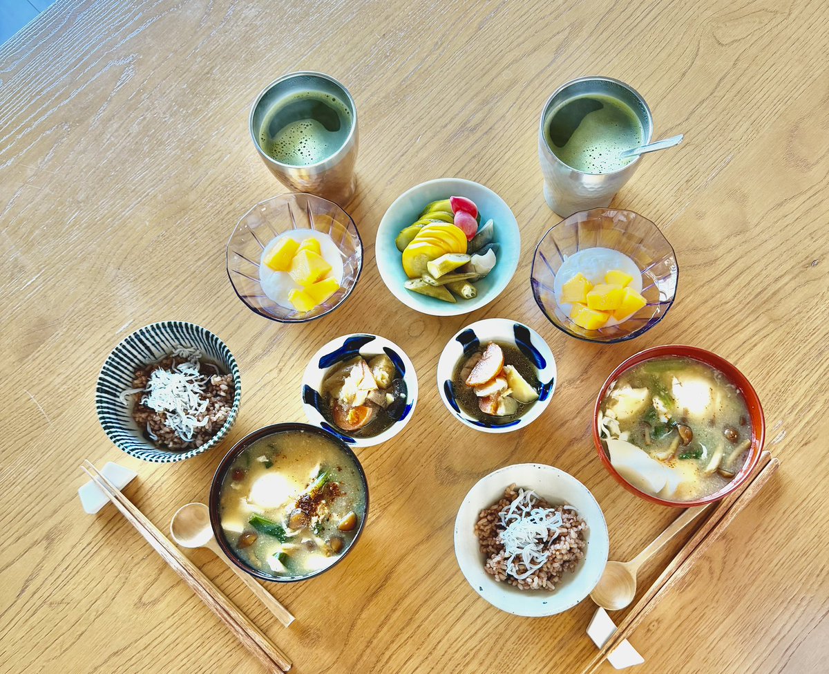 asakusakumasan's tweet photo. 朝食は肉じゃが、漬物、玉入り味噌汁、しらす���せ酵素玄米ごはん、マンゴー入りヨーグルト、濃茶。#ごちそうフォト
#ヘルシー #健康ご飯
#血栓予防 #免疫力 #朝ごはん
#OMELETYELLOW https://t.co/HxhZ31lQv0