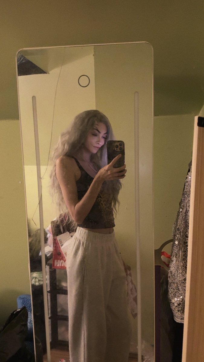 MissDevilee22's tweet photo. time to drain your wallets 🫦

#FindomChallenge #Teamviewer  #finsub  #footslave #humiliation #findom #paypig  #humanatm #sissy #cashcow #beta #femdom #cuck #feet #rinse #drain #paypigs #subs #dommes #moneyslave https://t.co/HGmhNr2L2y