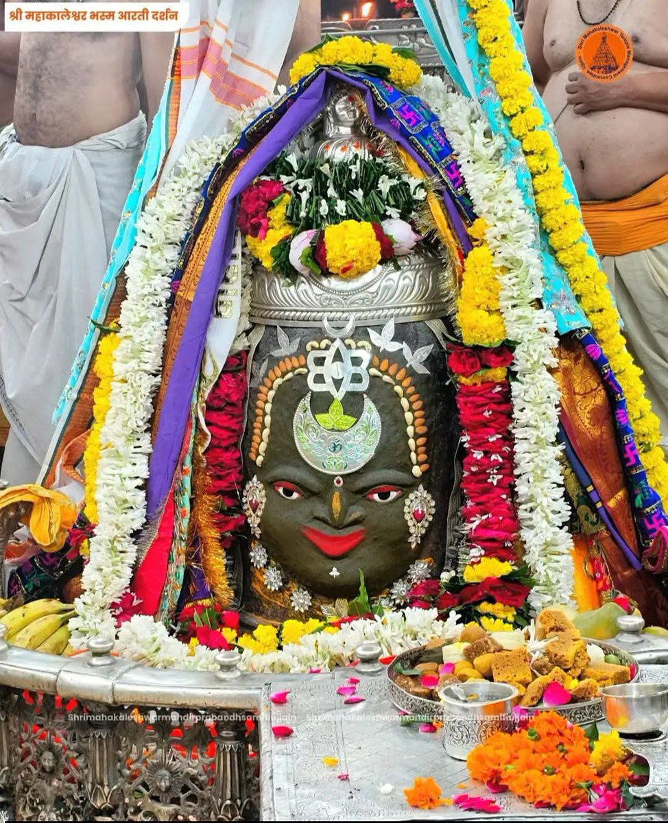 VimalPandey91's tweet photo. 🙏🌹जय श्री महाकालेश्वर #महाकाल 🌹🙏

श्री #महाकालेश्वर_ज्योतिर्लिंग का आज का भस्मआरती श्रृंगार पावन दिव्य दर्शन

🔱  05 अगस्त 2026 ,   दिन-   बुधवार 🙏🔱🚩

#mahakal #mahadev #omnamahshivaya #krishna #harharmahadev #Ram  #हर_हर_महादेव     
#सावन #मास  #savanmah #wednesday  💐💐 https://t.co/kwuGCaJLbF