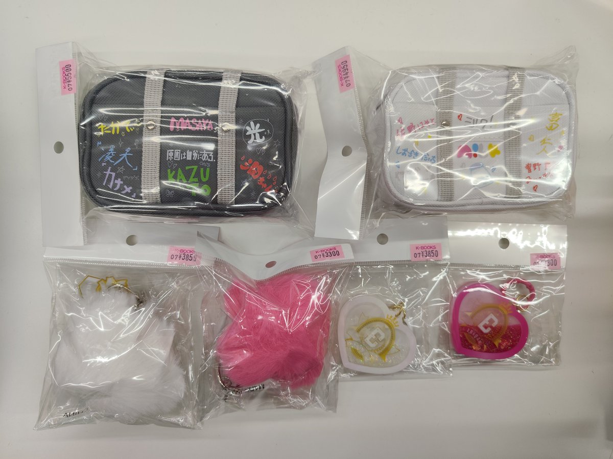 kbooks_cinema's tweet photo. 【OPEN！！】

アイドル館オープンしました🌞

「Yes! 駆け込め! 僕らのEBiSTORE」
関連グッズ続々と入荷中です🦐✨
是非お立ち寄りくださいませ⭐︎！

#EBiDAN #kbooks #池袋 https://t.co/8qYKsilCnJ