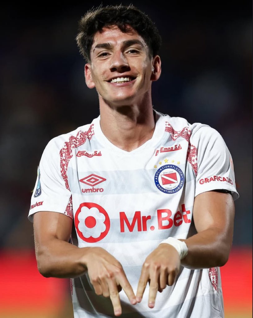 Nacho_lanzii's tweet photo. 🚨 #Boca ofertó por Francisco Álvarez, central de Argentinos Juniors.

🤯 La oferta es de US$ 7.000.000 +  Belmonte y Alarcón.

⚖️ El bicho insiste en que solo quiere los US$ 7.000.000 .

A estar atentos 👀🔥. https://t.co/uNJk1ytkDY
