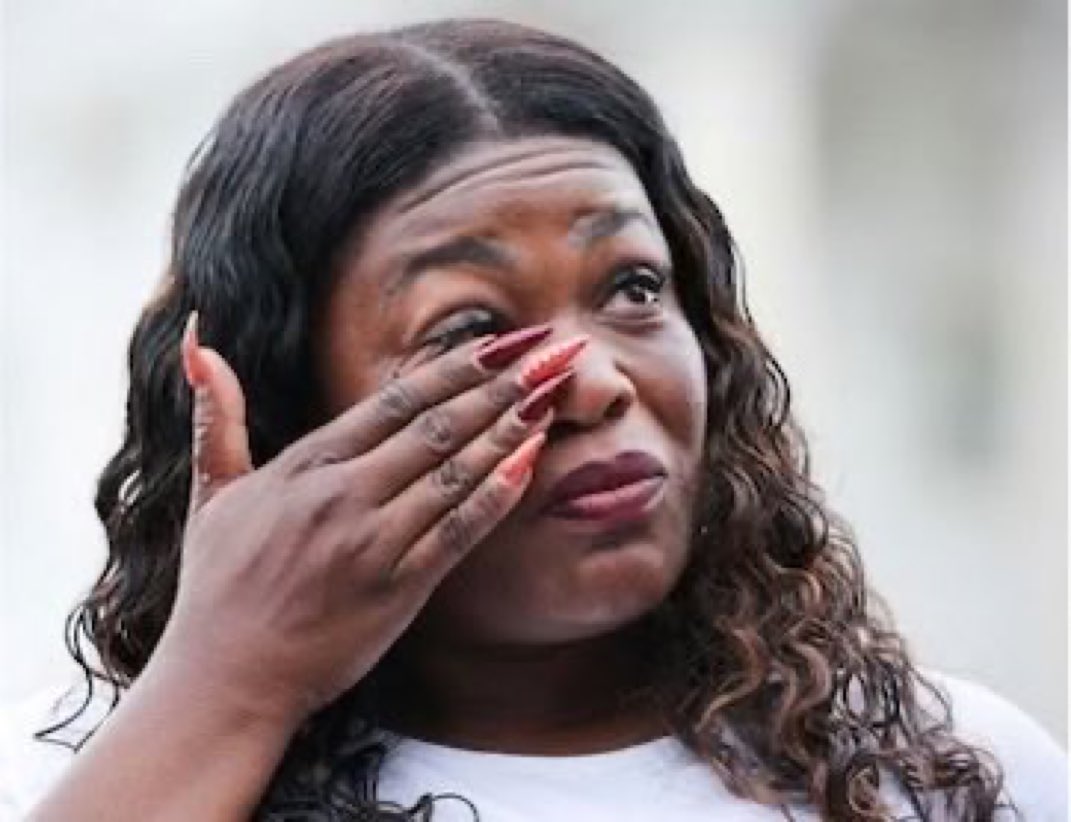 SaltyGoat17's tweet photo. Cori Bush lost her primary….

AGAIN!!!😂 https://t.co/o6s9IjAdCw