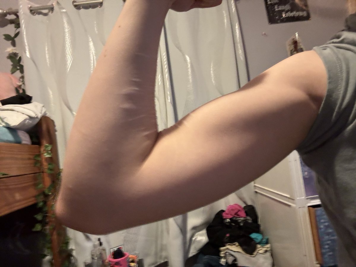 lightssacrifice's tweet photo. before and after :( got so fat https://t.co/kRmLMD2AbI