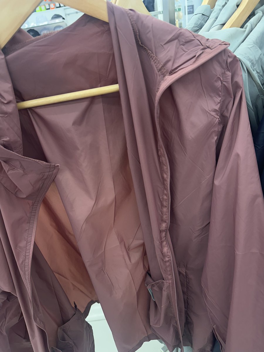 cherry_peach04's tweet photo. FINALLY DAISO WINDBREAKER ADA PRODUK BARUNYA LAGIIII . Cusss yang mauu jastip bisa yaa. Ada group WAnya jugaaa 😍

120.000 (DP 60.000)

HAndcarry sampe indo 12 Agustus ya https://t.co/gHTlDvivkW