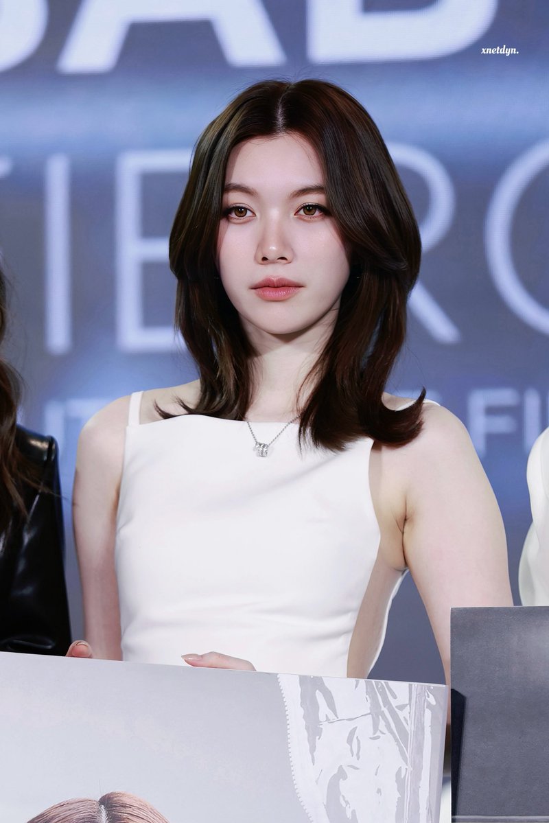 Minebaejuu's tweet photo. จริงๆกุอะชอบผู้หญิงผมยาวมากเลยนะ แบบโคตรสเปค จะรู้สึกว่าตัวเองตกหลุมรักผู้หญิงผมยาวง่ายมาก เมนนี่หลายคนตัดสั้นแต่ฉันก็ชอบตอนผมยาวมากกว่า ทั้งชีวิตมีผู้หญิงผมสั้นที่ทำกุหลง เพ้อๆ แบบสวยจังวะ แค่ 2 คนคือซากุระ กับน้องออม น้องงานนี้คือโคตรสวย หยุดเซฟรูปไม่ได้ 🫠 https://t.co/DYX2myPFPk