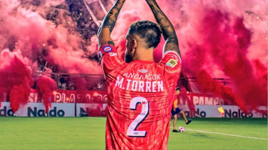 Lecanista's tweet photo. Miguel Ange Torren estuvo en absolutamente TODAS las malas de #AAAJ, si quiere venir 6 meses con un sueldo mínimo a tener un rol secundario en el plantel que sea bienvenido, además no le tiembla el pulso para patear penales, cierra por todos lados https://t.co/qOuItrWYGe