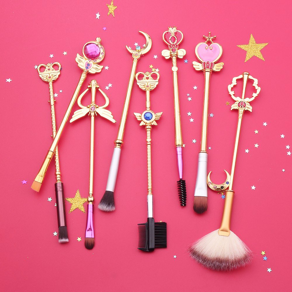noonapoyoyoi's tweet photo. naksir bangett!! brush make up tapi bentuknya tongkat sailor moon 💓🌙 https://t.co/i79SLC2RPV