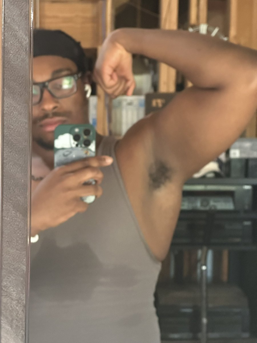 joshisbrat's tweet photo. NUKI ARMS https://t.co/NLY1wym9DK