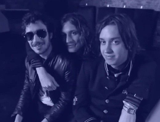 inbtwnd's tweet photo. bizarre love triangle https://t.co/mUcXWEfBfy
