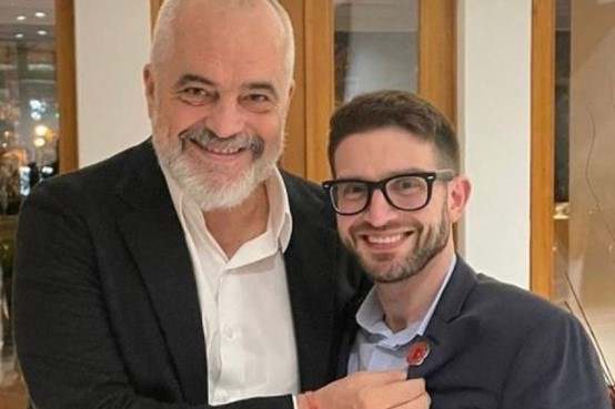 SocraticallyCyn's tweet photo. @ArionLyndon Soros and his pet. 
Does he pays well? https://t.co/RF4vVAWIHj